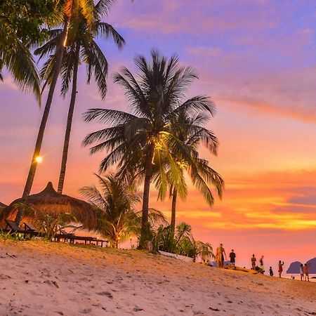 Sunset At Las Cabanas El Nido Exterior photo